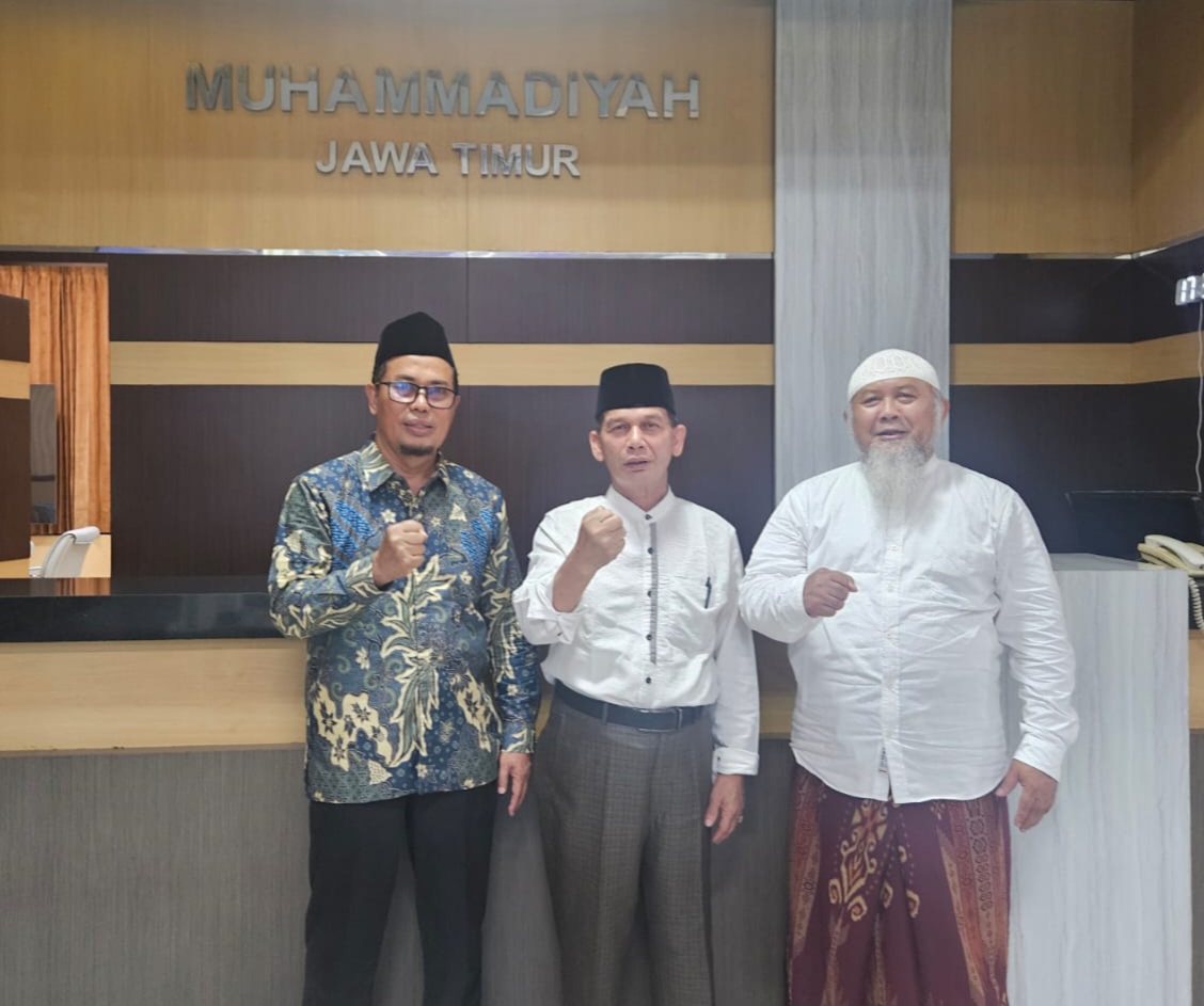 Ketua PWM Aceh sata berkunjung ke kantor Pimpinan Wilayah Jawa Timur 2 Minggu lalu, di Jl.Kertomenanggal IV No 1 Dukuh Menanggal, Surabaya, Jawa Timur.