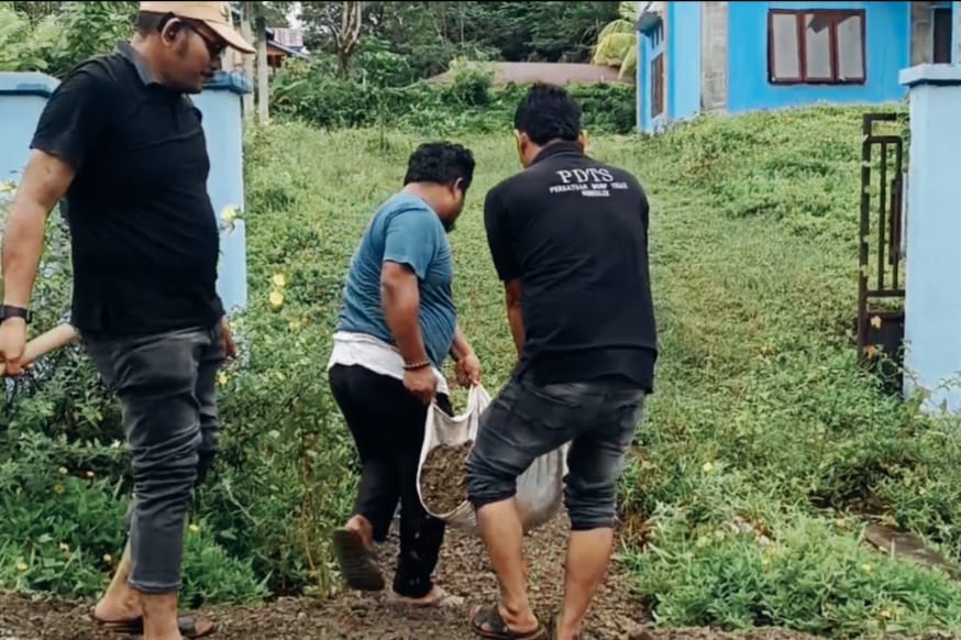 Melalui Gotong Royong Bersma, PWI Simeulue Perkuat Kekompakan. Foto: (Lst) Situasi.co.id Minggu (8/3/2026)