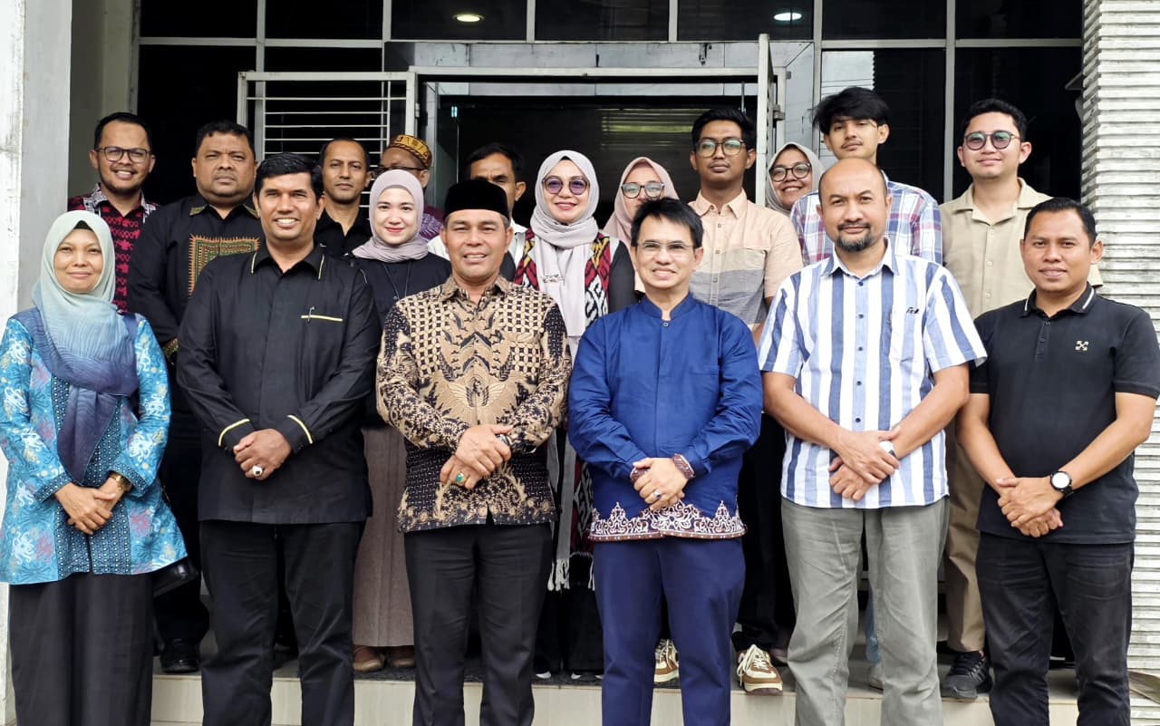 Rombongan "AMANAH" bersama Bupati Aceh Besar di Gedung Dekranasda, Aceh Besar, Kamis (9/4/2026). Foto: (Ist)