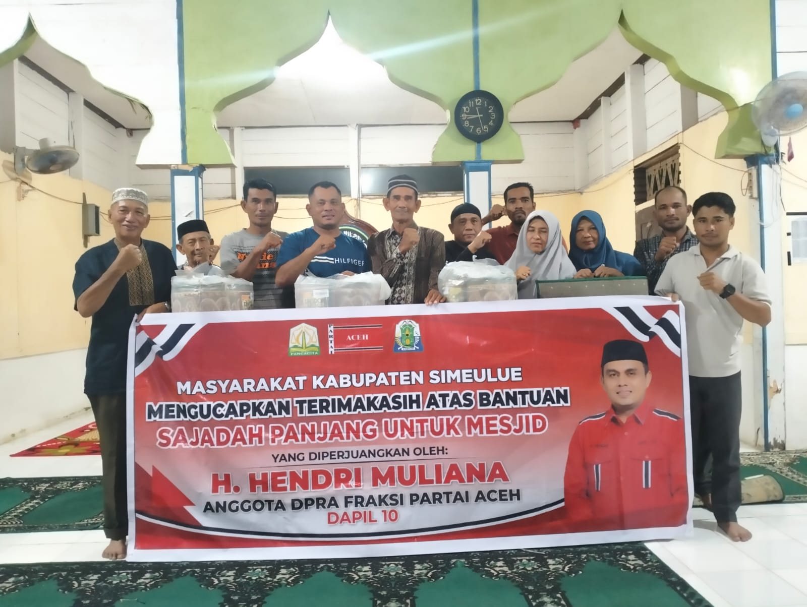 Wujud Kepedulian, Anggota DPRA H. Hendri Muliana Salurkan Bantuan Sajadah Panjang untuk Masjid At-Taqwa di Simeulue 1 IMG 20260709 WA0000