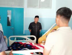 Tgk Musannif dan Sanusi Hasyim Jenguk Dua Ulama Aceh Besar yang Sedang Sakit