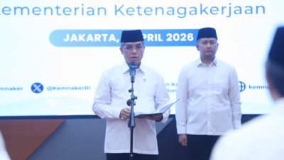 Menteri Ketenagkerjaan Prof. Yassierli, Ph.D, saat melantik 12 Pejabat di Kemnaker, Selasa (7/4/2026). (Dok. Humas Kemnaker).