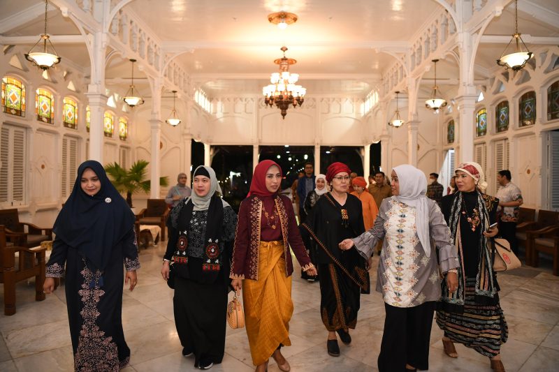 Menteri Investasi RI Kunjungi Aceh, Mellani Ajak Sri Suparni Promosikan Aceh 1 Mellani Ajak Istri Menteri Investasi RI Promosikan Aceh