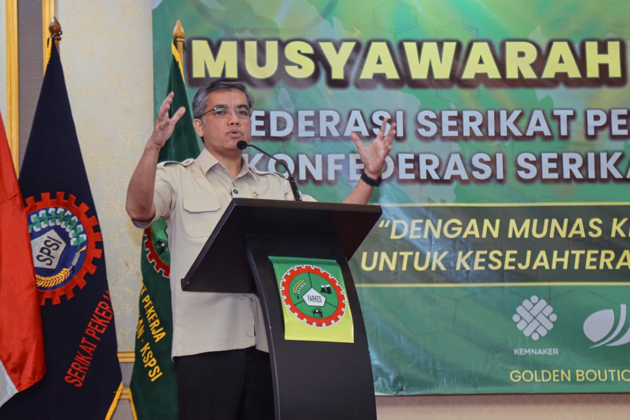 Menteri Ketenagakerjaan Prof. Yassierli, Ph.D, saat membuka Musyawarah Nasional Tahun 2026 Federasi Serikat Pekerja Farmasi dan Kesehatan (FSP FARKES) KSPSI di Jakarta, pada Kamis (2/4) Situasi.co.id. Foto: dok. Humas Kemnaker