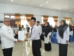 PPPK Aceh Tengah Resmi Dilantik, Penjabat Gubernur Aceh Serahkan SK