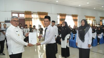 PPPK Aceh Tengah Resmi Dilantik, Penjabat Gubernur Aceh Serahkan SK