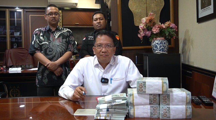 Rp40 Miliar Uang Korupsi BTS Dikembalikan, Ketut Sumedana: Tidak Menghentikan Penanganan Perkara 1 Rp40 Miliar Uang Korupsi BTS Dikembalikan