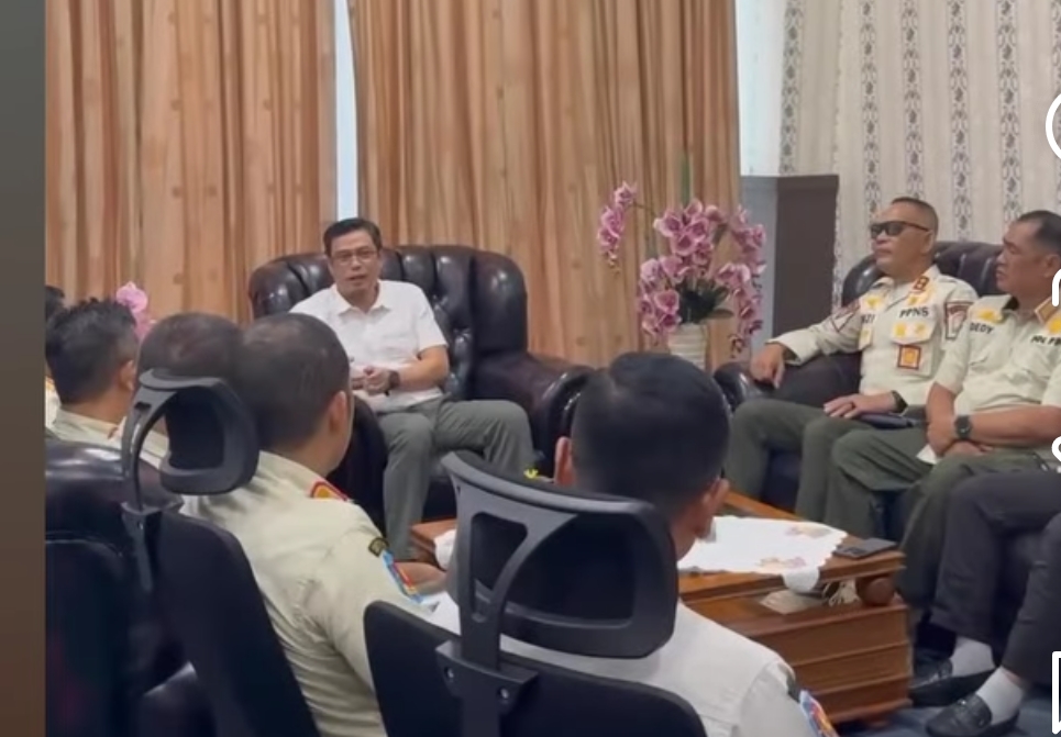 Kepala Satpol PP dan WH Aceh, Reza Saputra, bersama jajaran pejabat struktural eselon III dan IV melakukan silaturahmi dengan Kepala Kantor Wilayah Direktorat Jenderal Bea dan Cukai Aceh, M. Rizki Baidillah, Selasa (31//3/2026).
