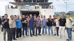Teriakan “Dua Periode” Menggema di Pelabuhan Sinabang Saat PWI Simeulue Lepas Nasir Nurdin