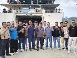 Teriakan “Dua Periode” Menggema di Pelabuhan Sinabang Saat PWI Simeulue Lepas Nasir Nurdin