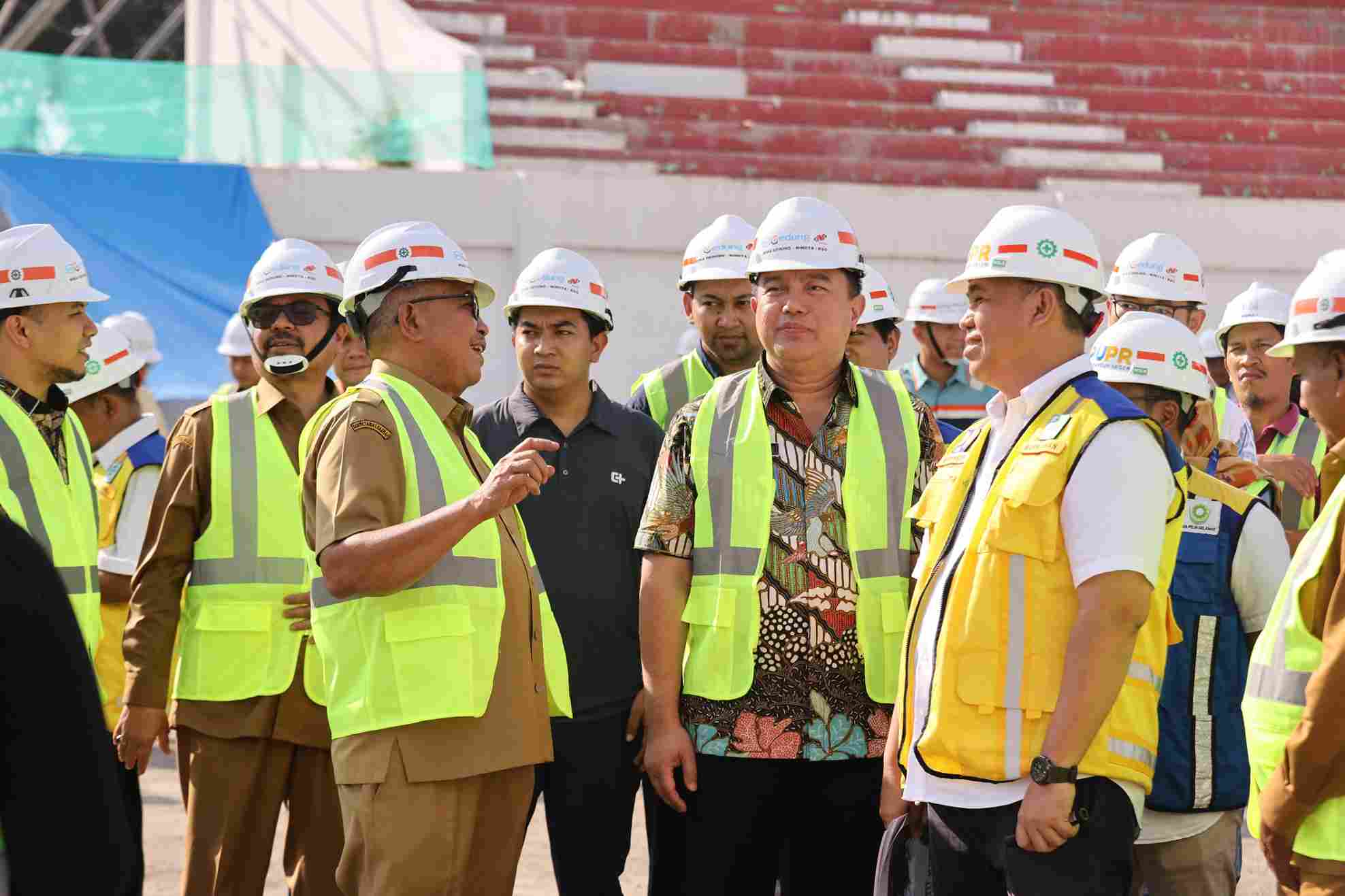Tinjau Stadion Lhong Raya, Irjen Kemendagri Didampingi Pj Gubernur Aceh