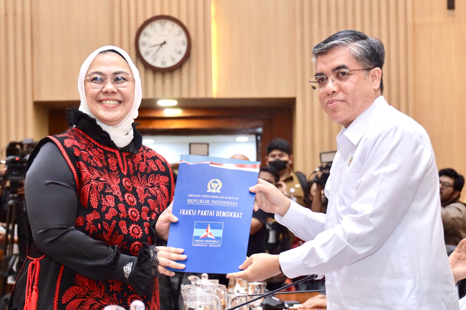 Disetujui, RUU Pelindungan Ketenagakerjaan Lanjut ke Pembicaraan Tingkat II 1 WhatsApp Image 2026 10 05 at 23.58.41 4