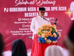 Hadiri Khanduri Anak Yatim dan Peusijuek, Pj Gubernur Sampaikan Pesan Persatuan