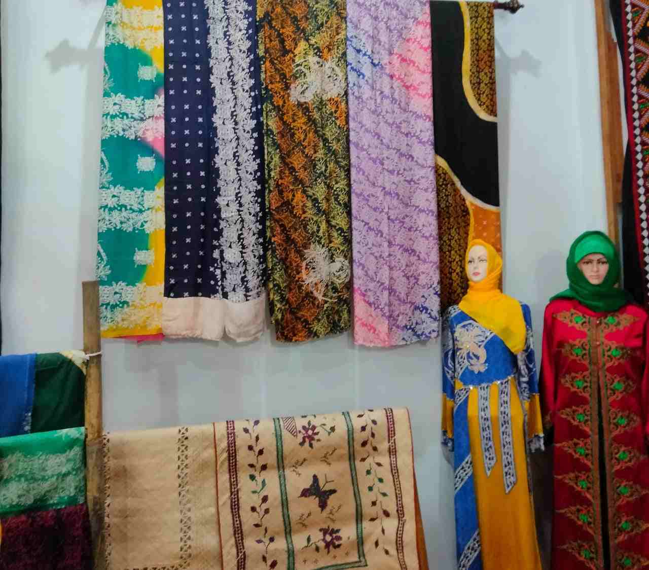 Pesona Ikon dan Rempah Kabupaten Simeulue Ditampilkan di PKA 8 7 kain batik khas kabupaten simeulue