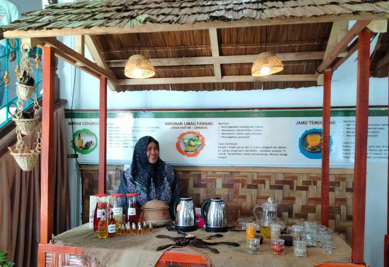 Pesona Ikon dan Rempah Kabupaten Simeulue Ditampilkan di PKA 8 6 minyak rempah rempah simeulue