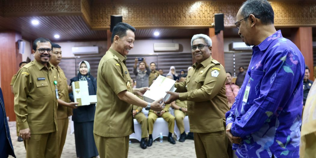 Achmad Marzuki serahkan DIPA dan TKD kepada KPA 1 penyerahan-dipa-tkd-ke-kpa-provinsi