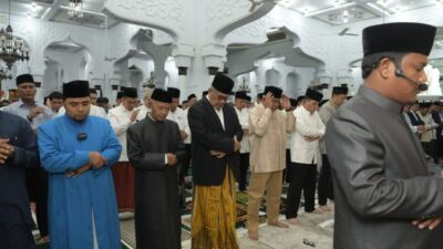 Pj Gubernur Aceh dan Forkopimda Shalat Idul Fitri Bersama Ribuan Jama’ah di Masjid Raya Baiturrahman