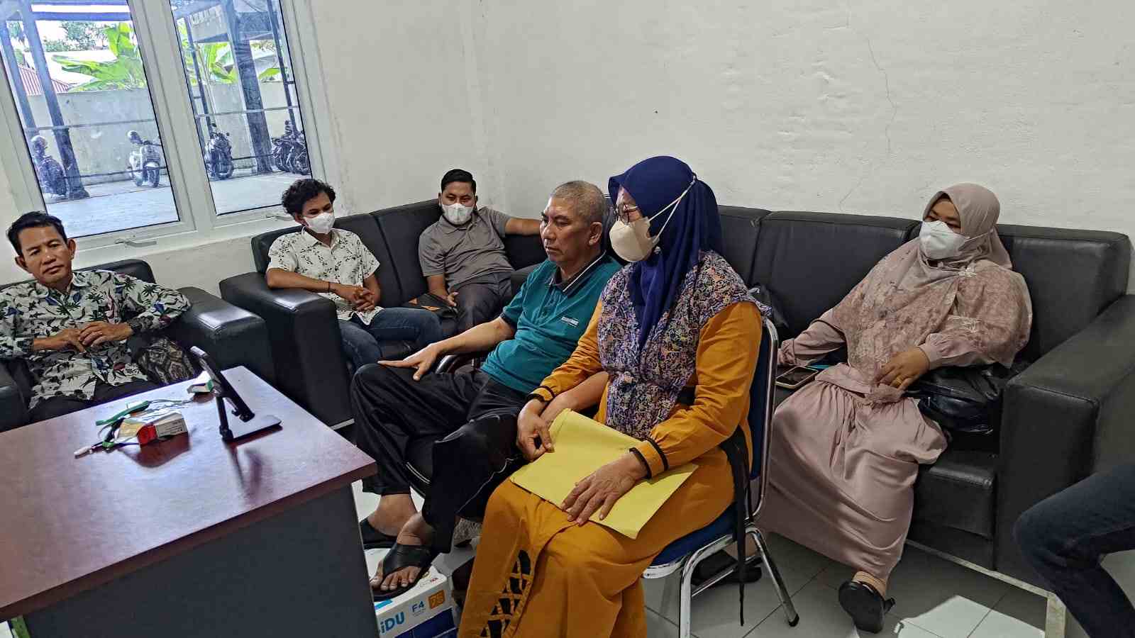 Kejari Aceh Selatan Gelar Sidang Pertama Terdakwa BM Dugaan Penyalahgunaan Dana BOKB 1 terdakwa-bm-penyalahgunaan-dana-bokb